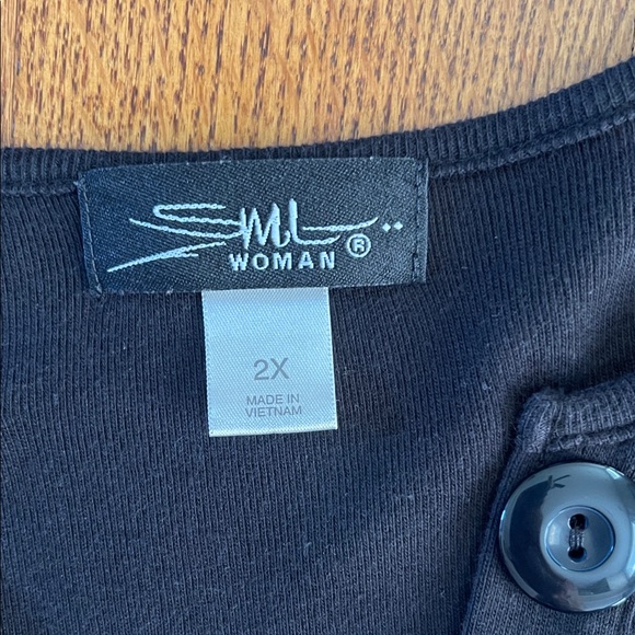 Elegant Black and Cream Women's Blouse - Picture 2 of 3